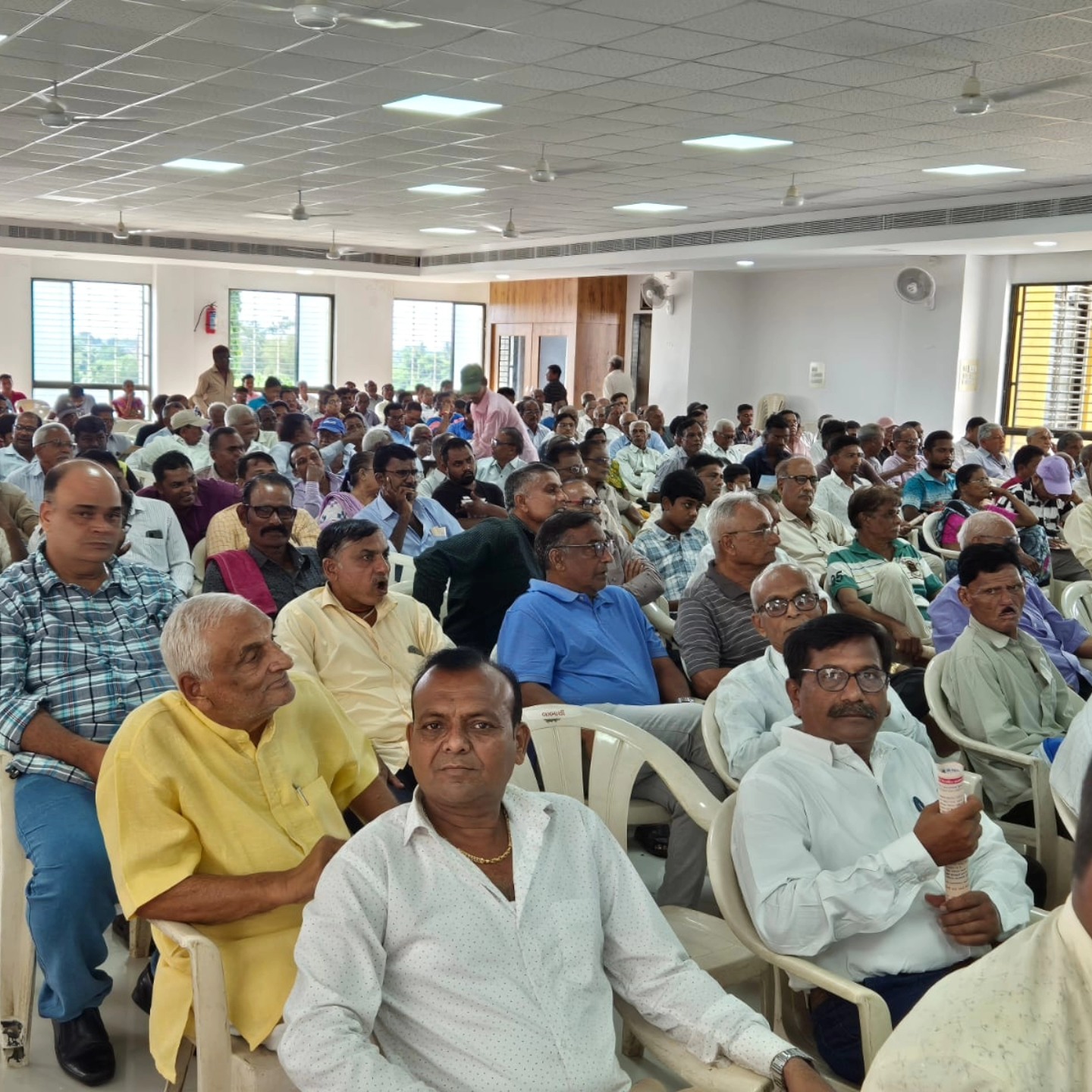 તા.૨૦-૧૦-૨૦૨૪ ના રોજ શ્રી મહુવા પ્રદેશ ખાંડ ઉદ્યોગ બામણીયા સુગર ફેક્ટરીની મહુવા ચૂંટણી ઝોનના સભાસદોની ખેડૂત શિબિર અને મહુવા ચૂંટણી ઝોનના ૭૯ નોમિનલ સભાસદોને આજે સુગરના સભાસદ બનાવ્યા તેના શેર સર્ટીફિકેટનું વિતરણ કાર્યક્રમ મહુવા અસ્મિતા ભવન બ્રાહ્મણ વાડી ખાતે યોજવામા આવ્યો.